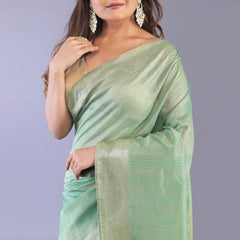 Silk tissue in weaves