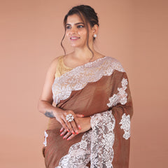 Crushed tissue with chantily lace border