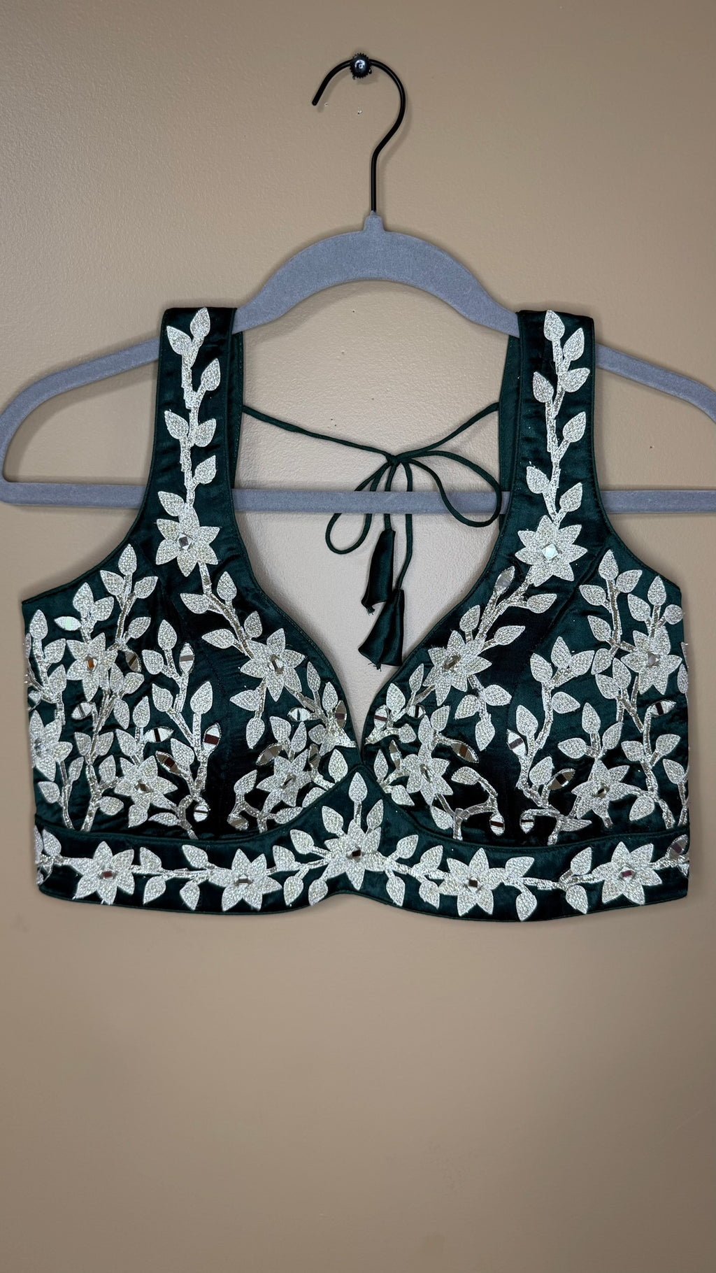 Sleeveless Blouses in Satin fabric