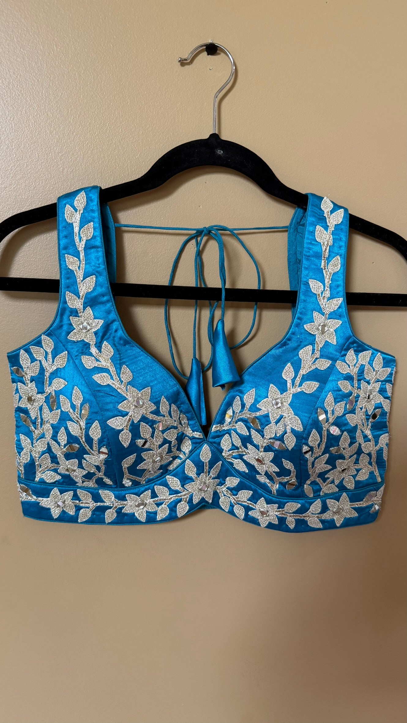 Sleeveless Blouses in Satin fabric