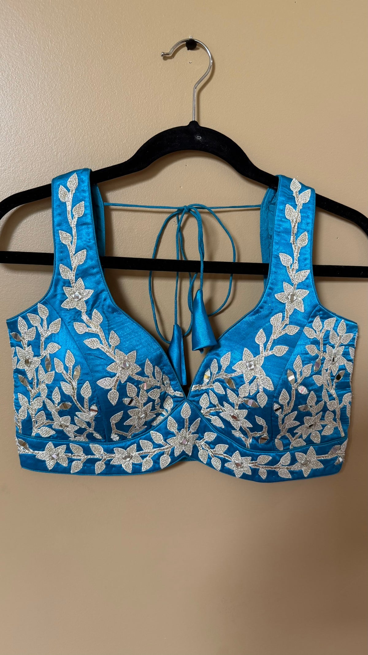 Sleeveless Blouses in Satin fabric