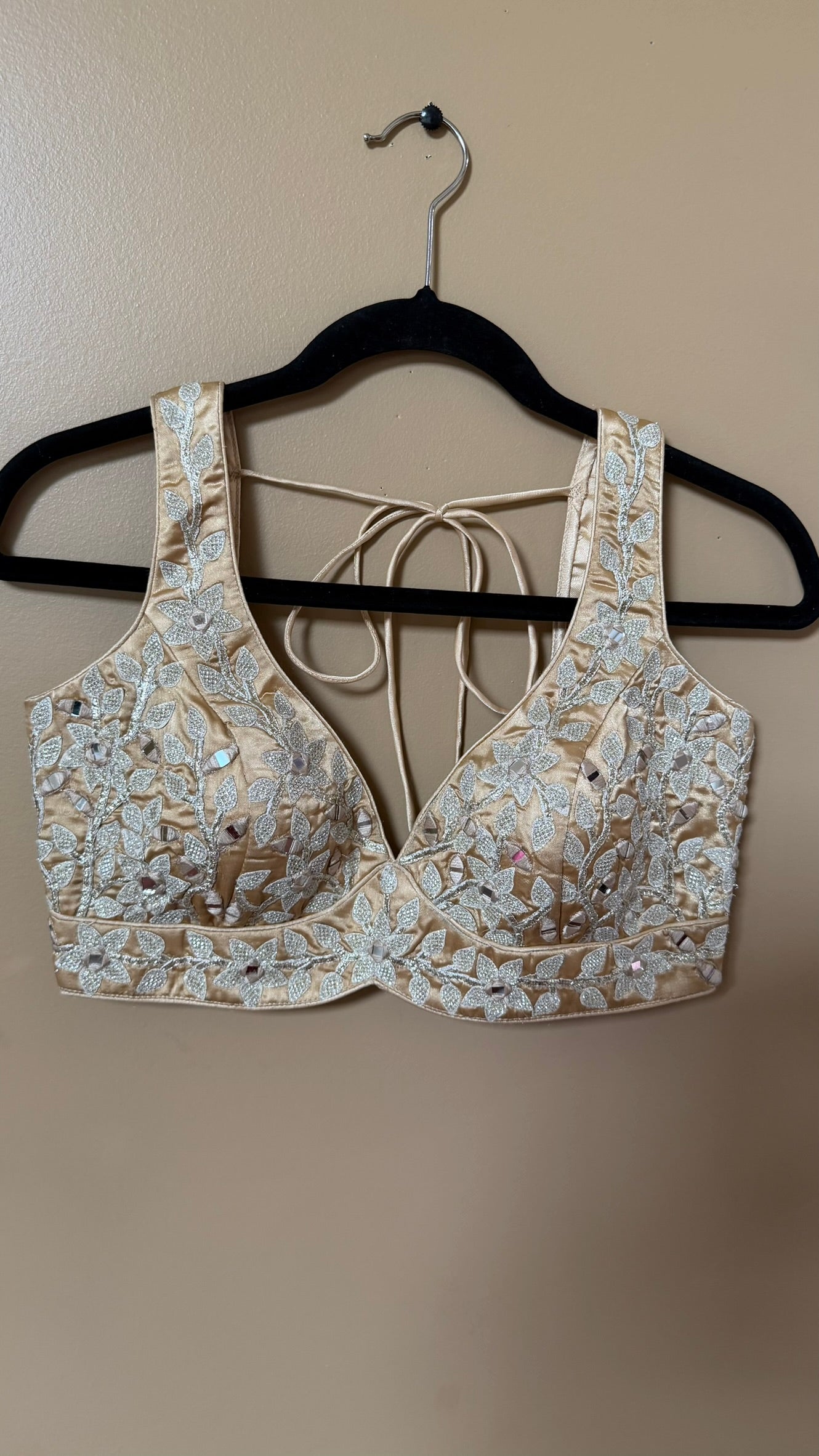 Sleeveless Blouses in Satin fabric