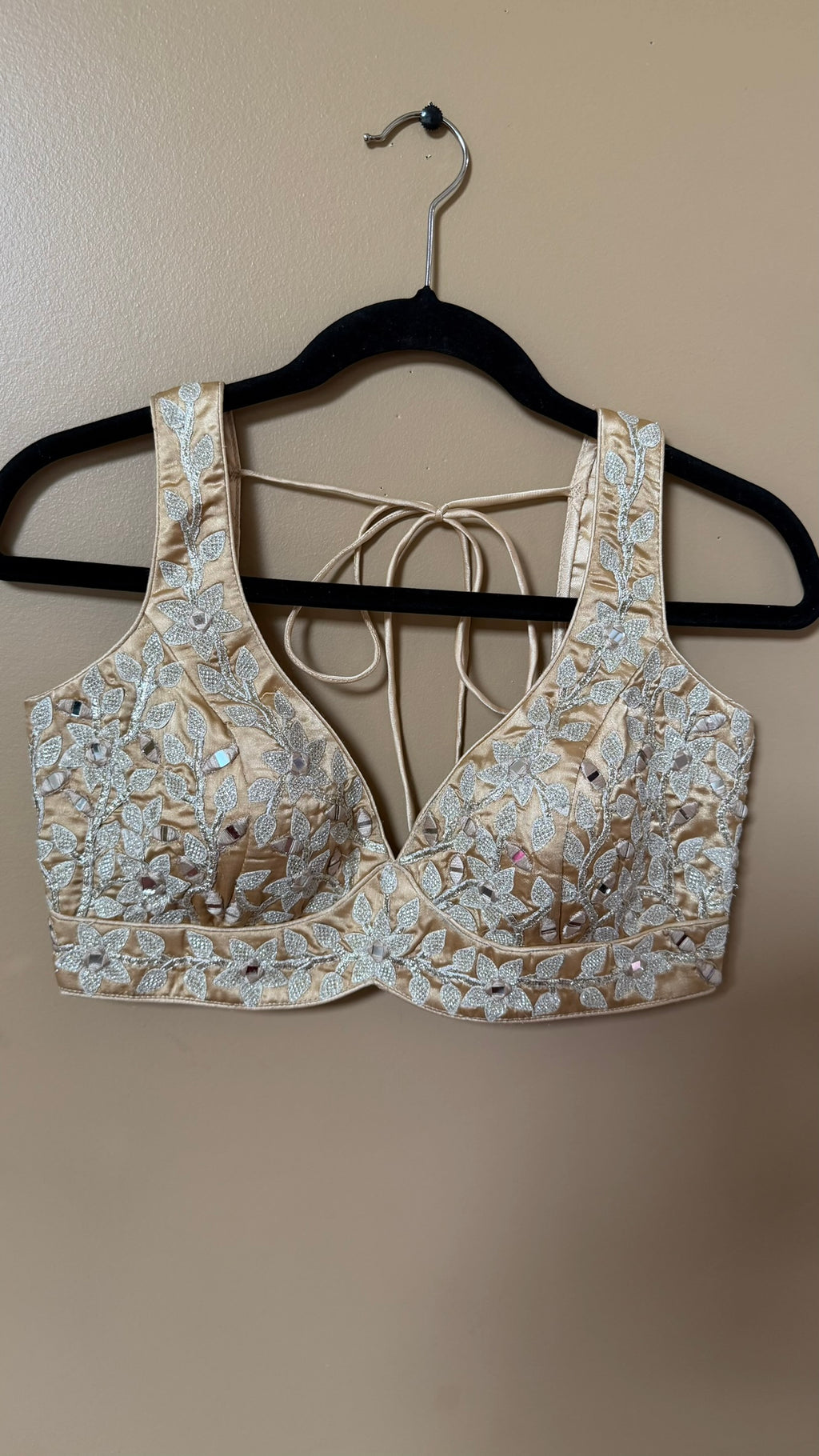 Sleeveless Blouses in Satin fabric