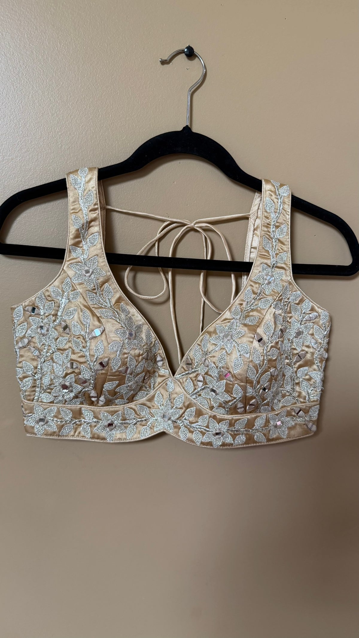 Sleeveless Blouses in Satin fabric