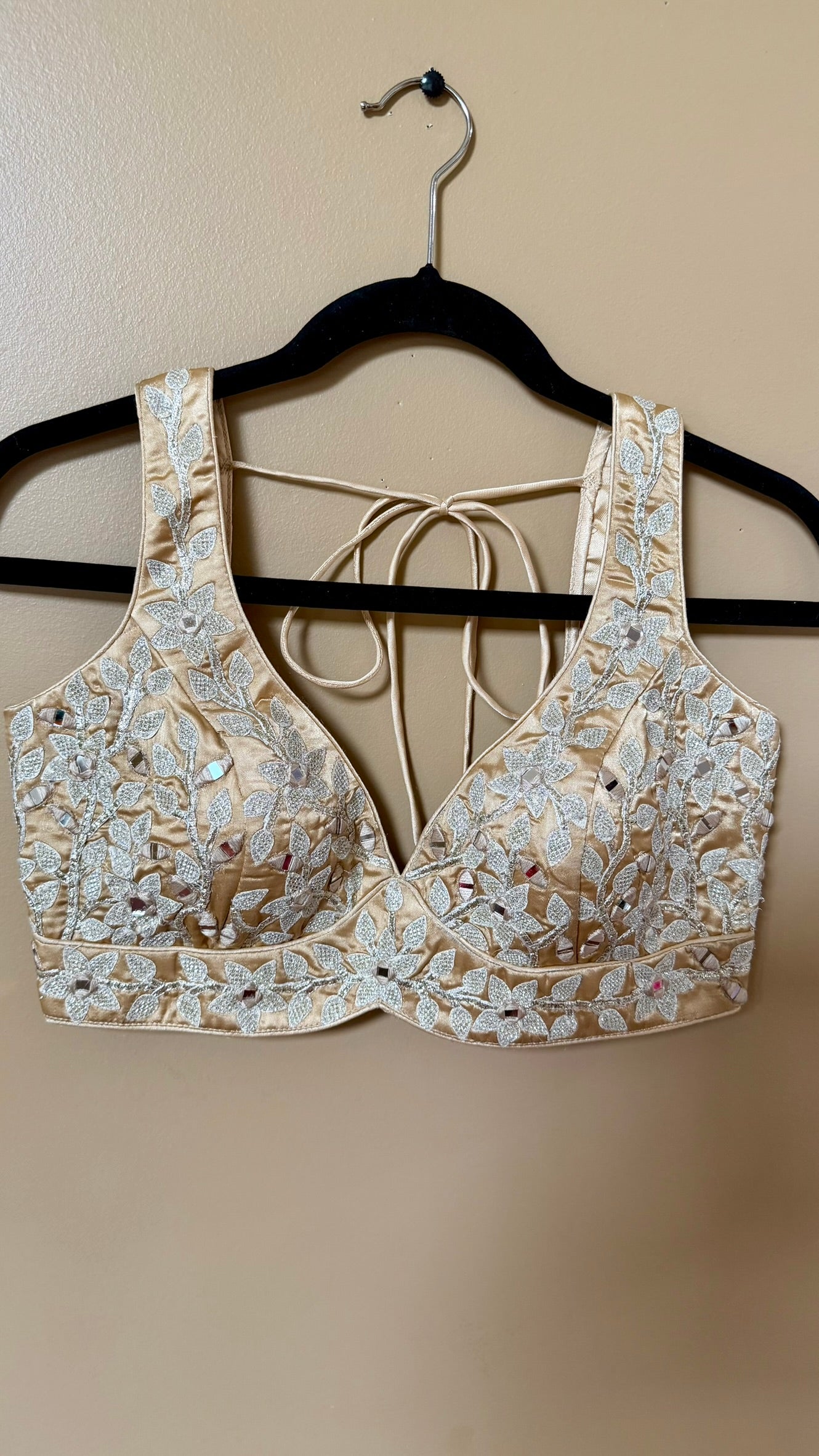 Sleeveless Blouses in Satin fabric