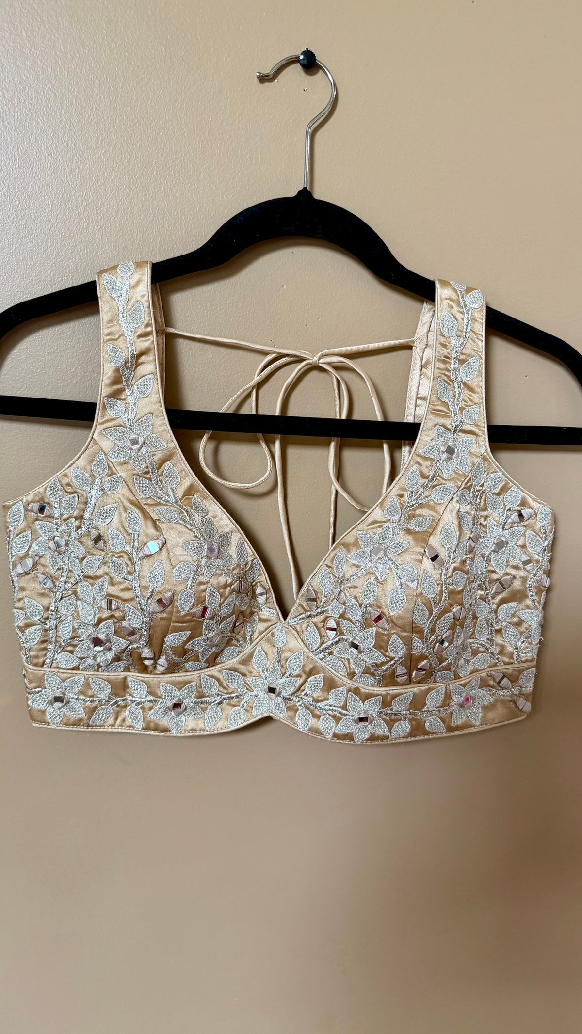 Sleeveless Blouses in Satin fabric