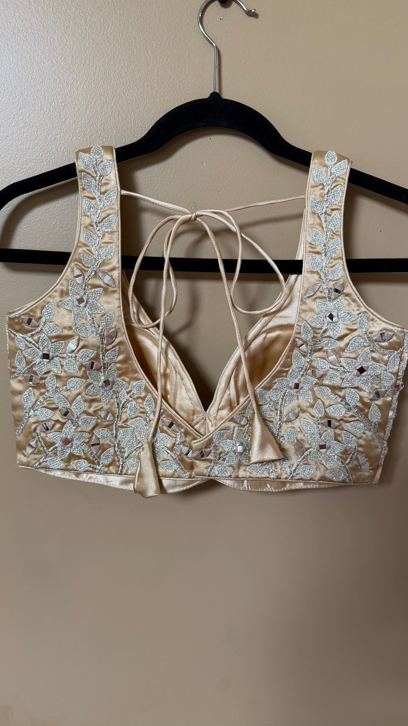 Sleeveless Blouses in Satin fabric