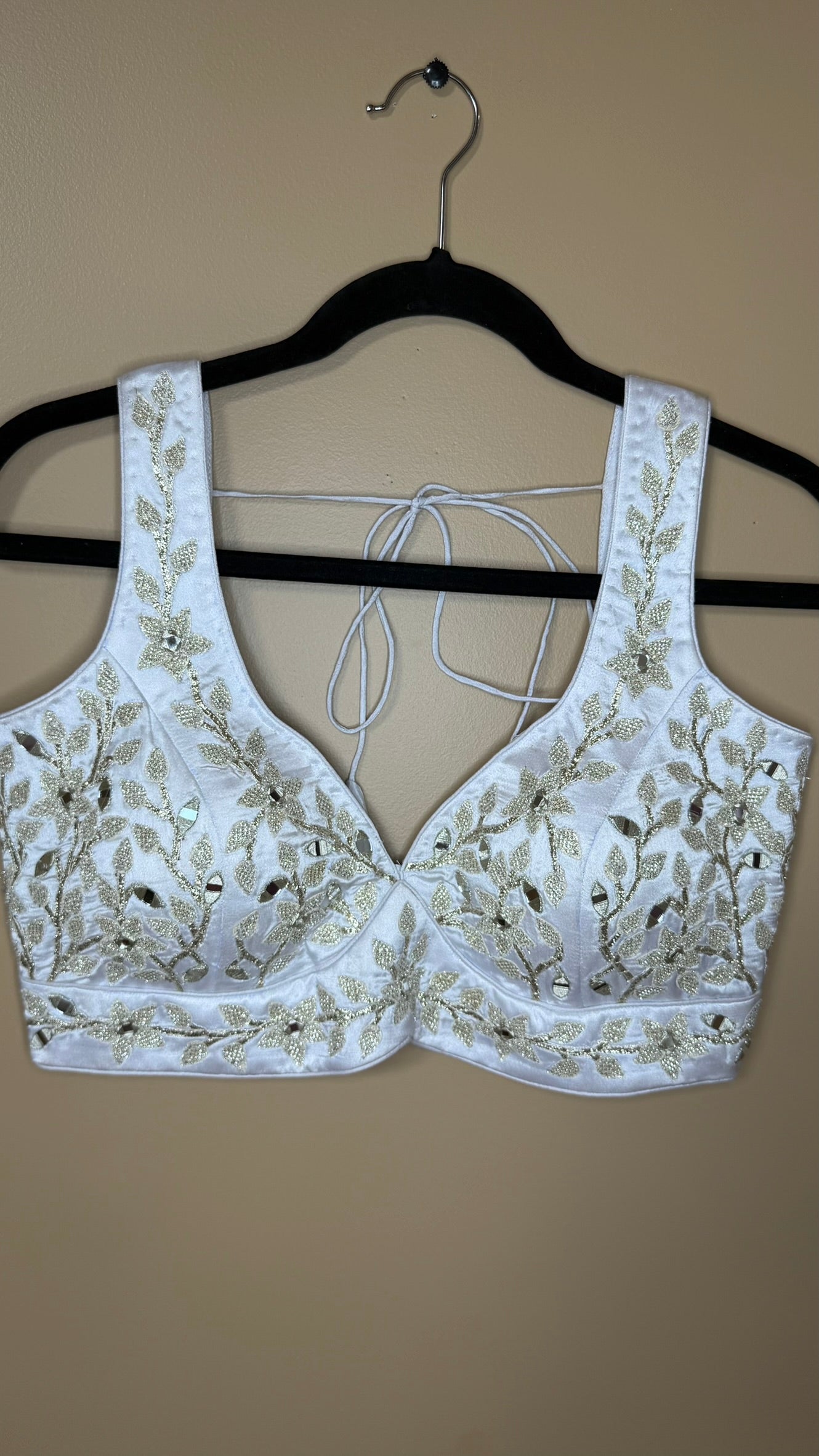 Sleeveless Blouses in Satin fabric