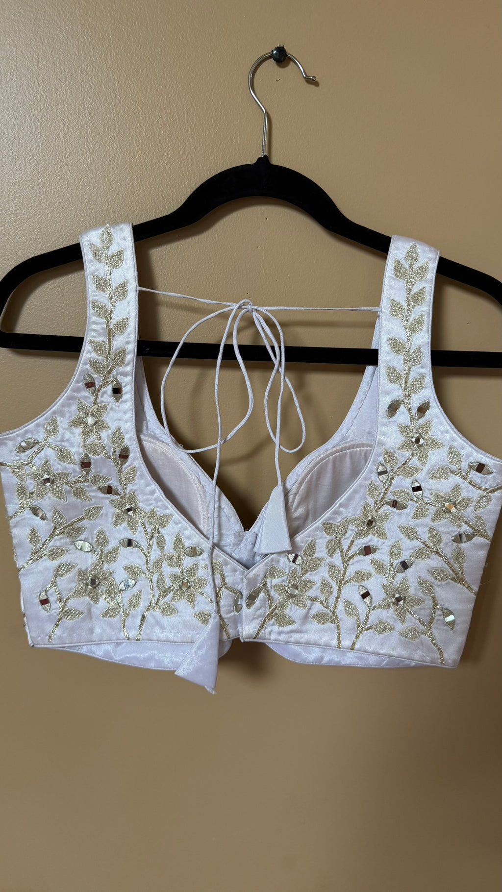 Sleeveless Blouses in Satin fabric