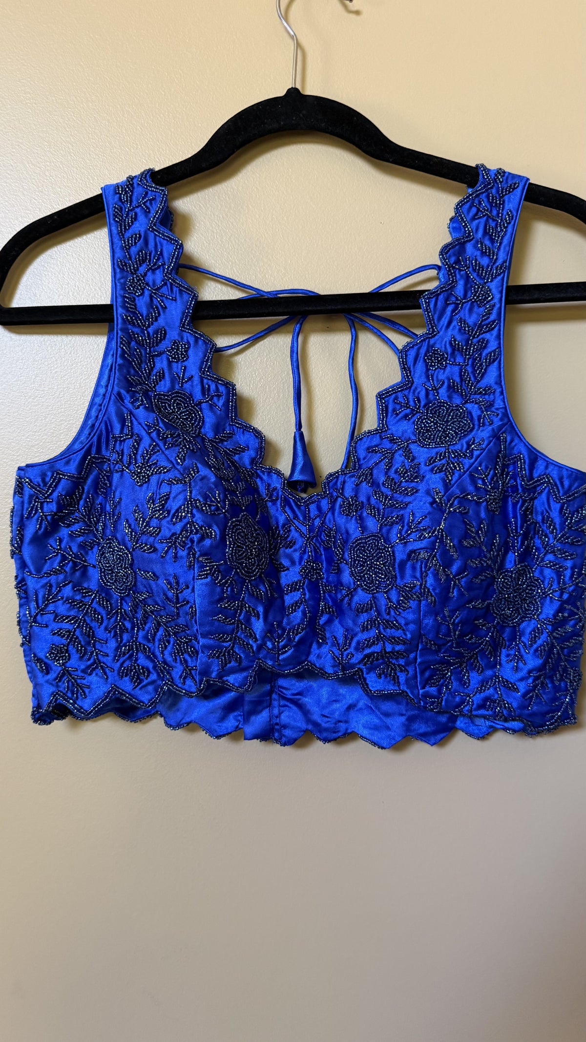 Sleveless tissue blouses with hand embroidery