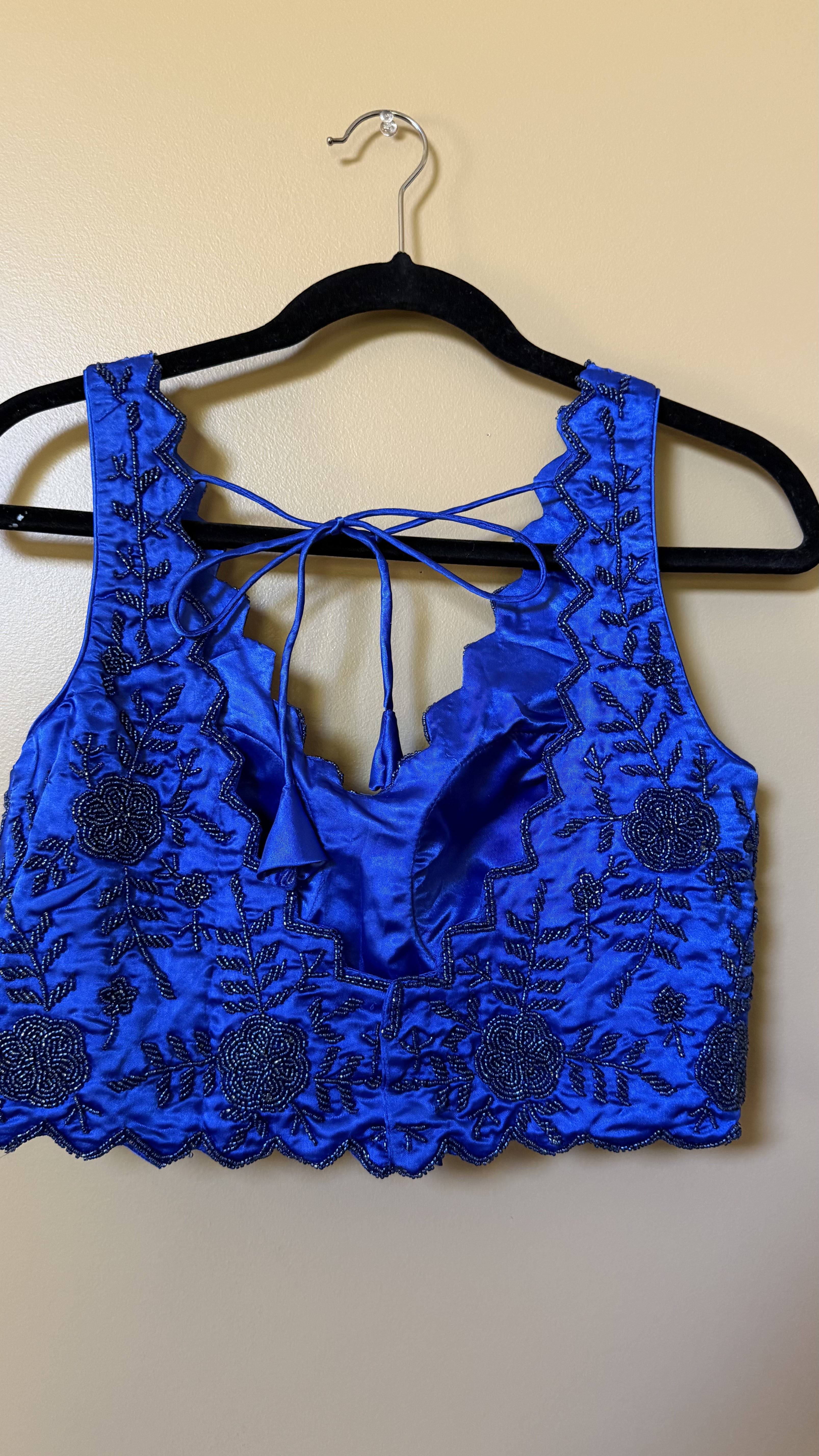 Sleveless tissue blouses with hand embroidery