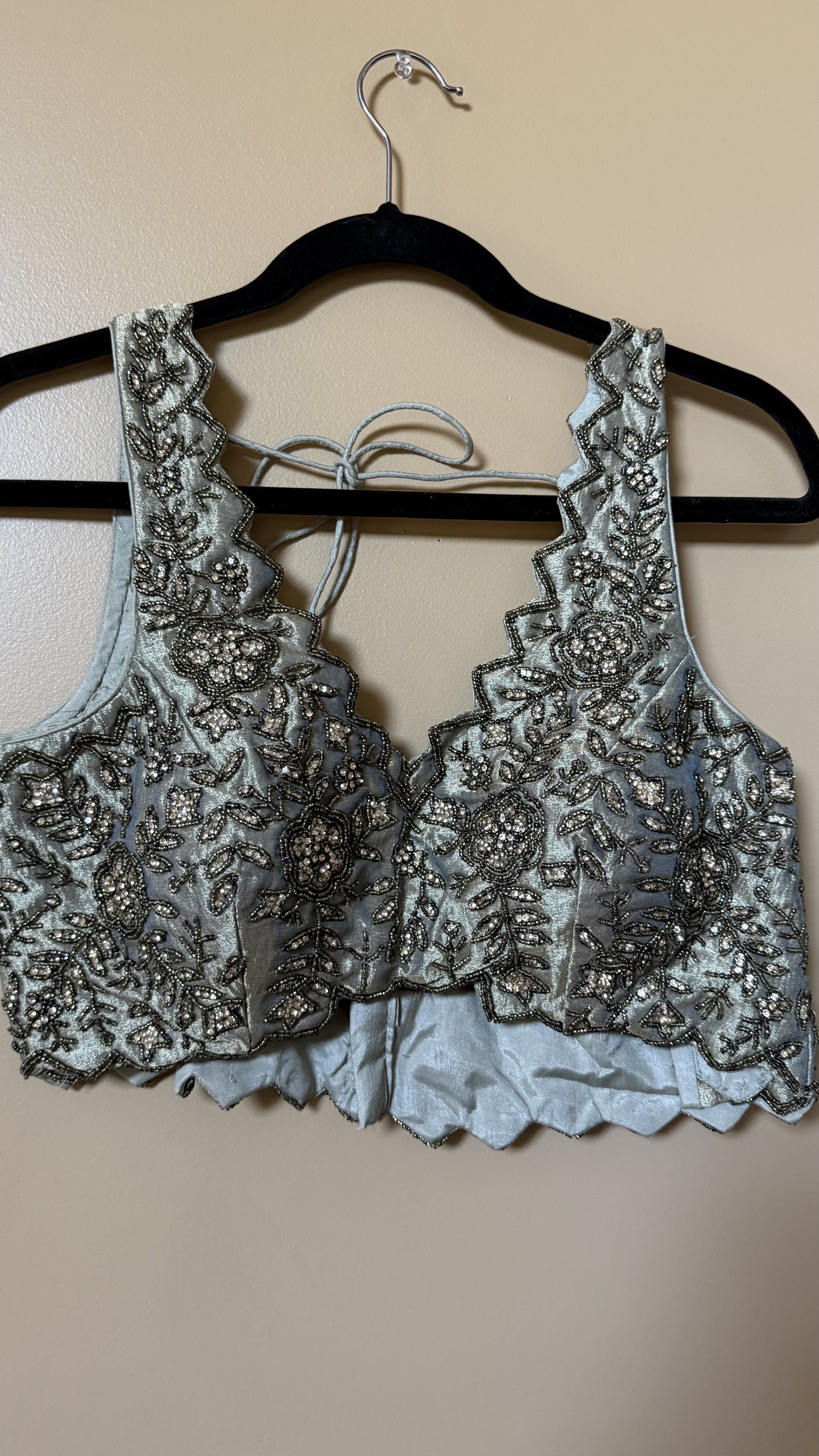 Sleveless tissue blouses with hand embroidery