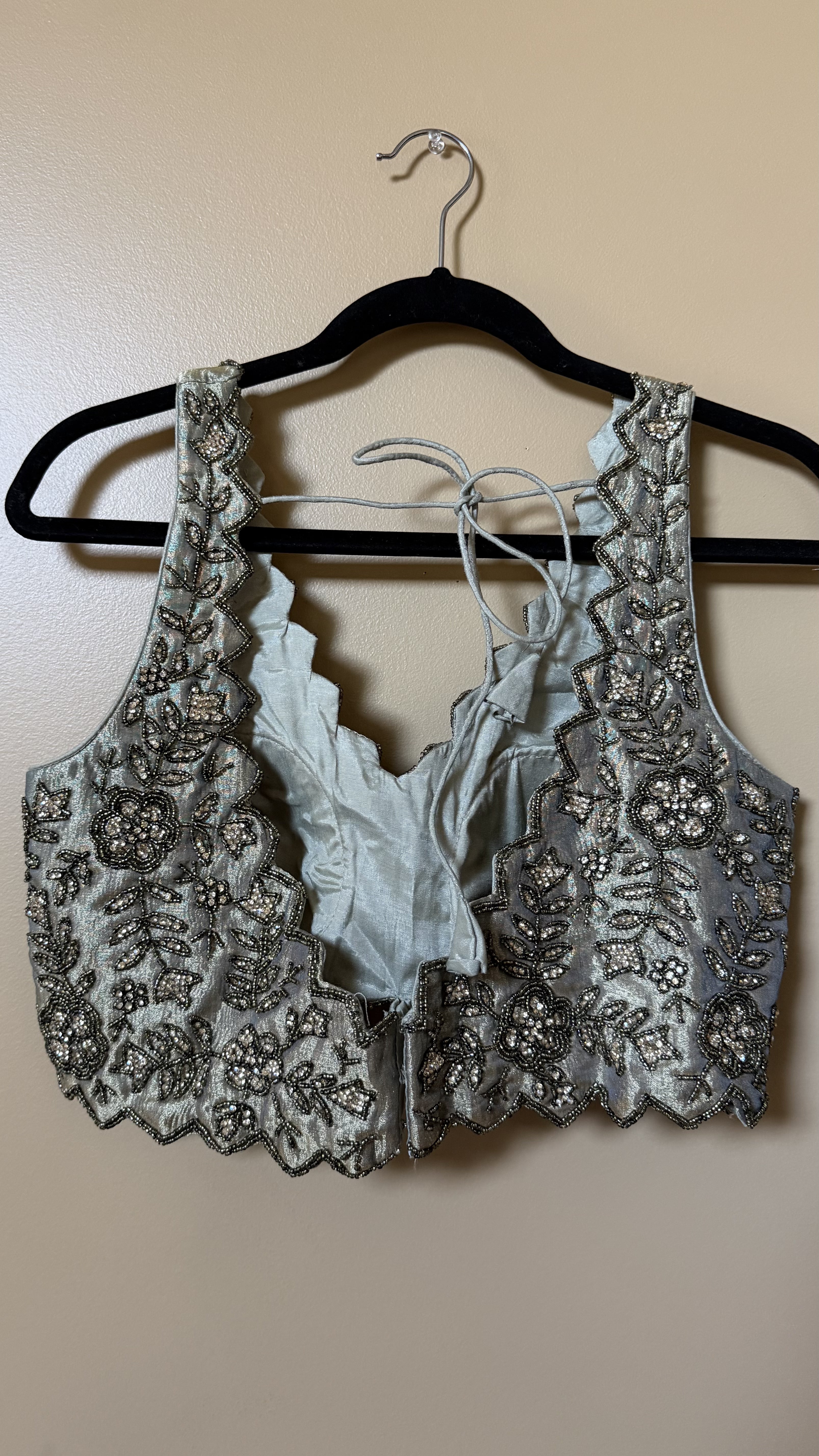 Sleveless tissue blouses with hand embroidery