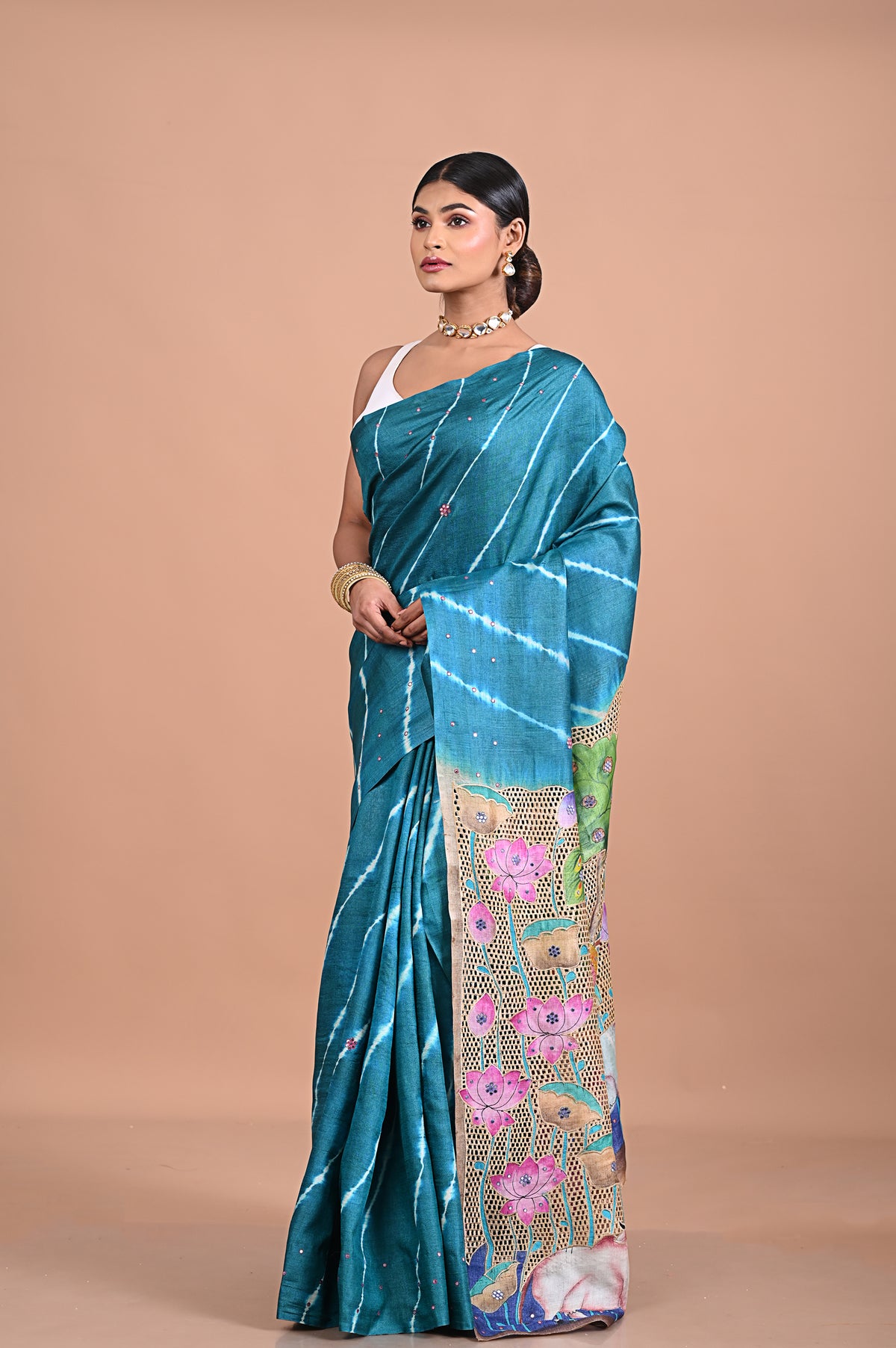Leheriya Tusser with cutwork Pichwai palla Main image