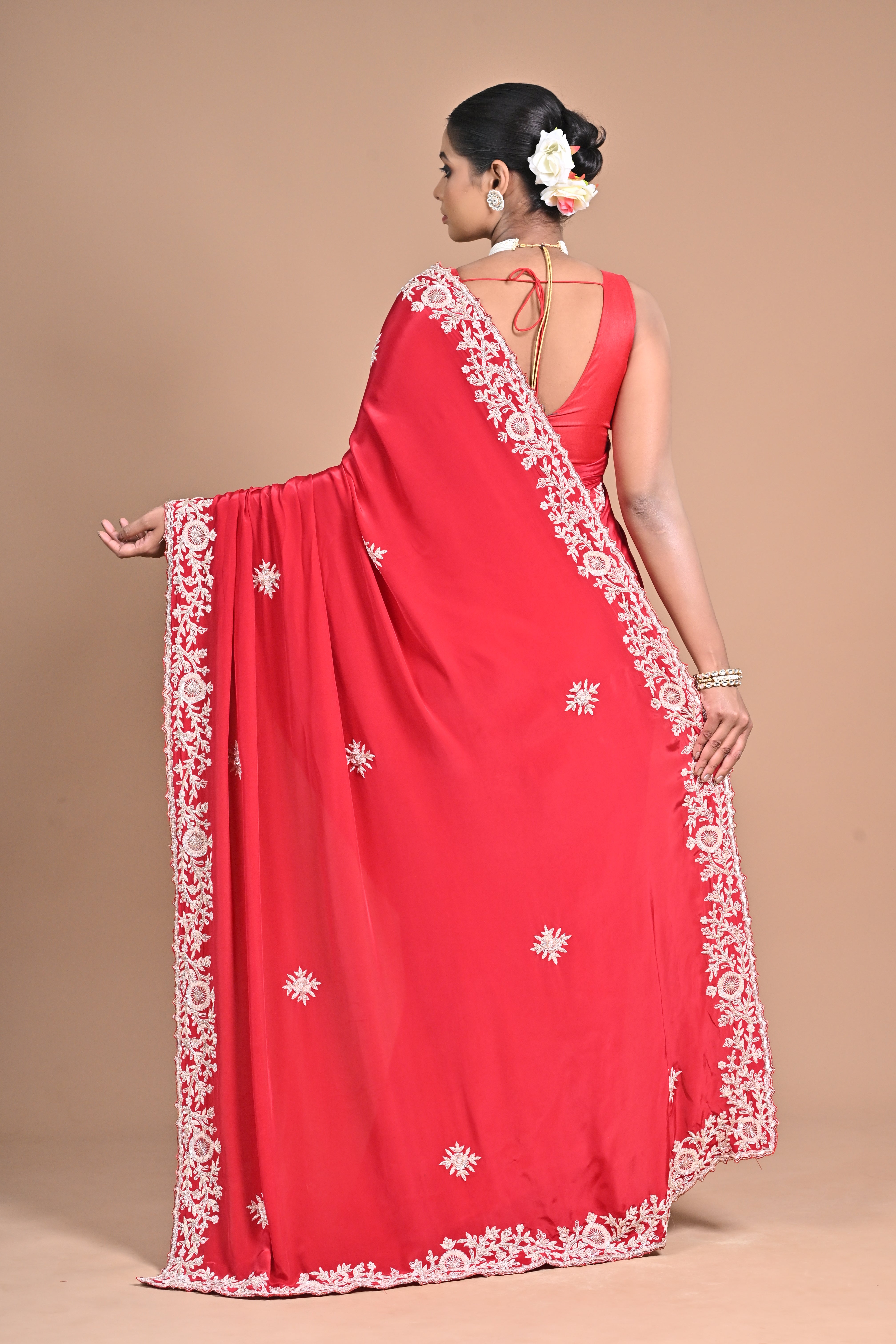 Hoa Silk Saree with Heavy Embroidery Blouse – Elegance That Speaks Louder Than Words