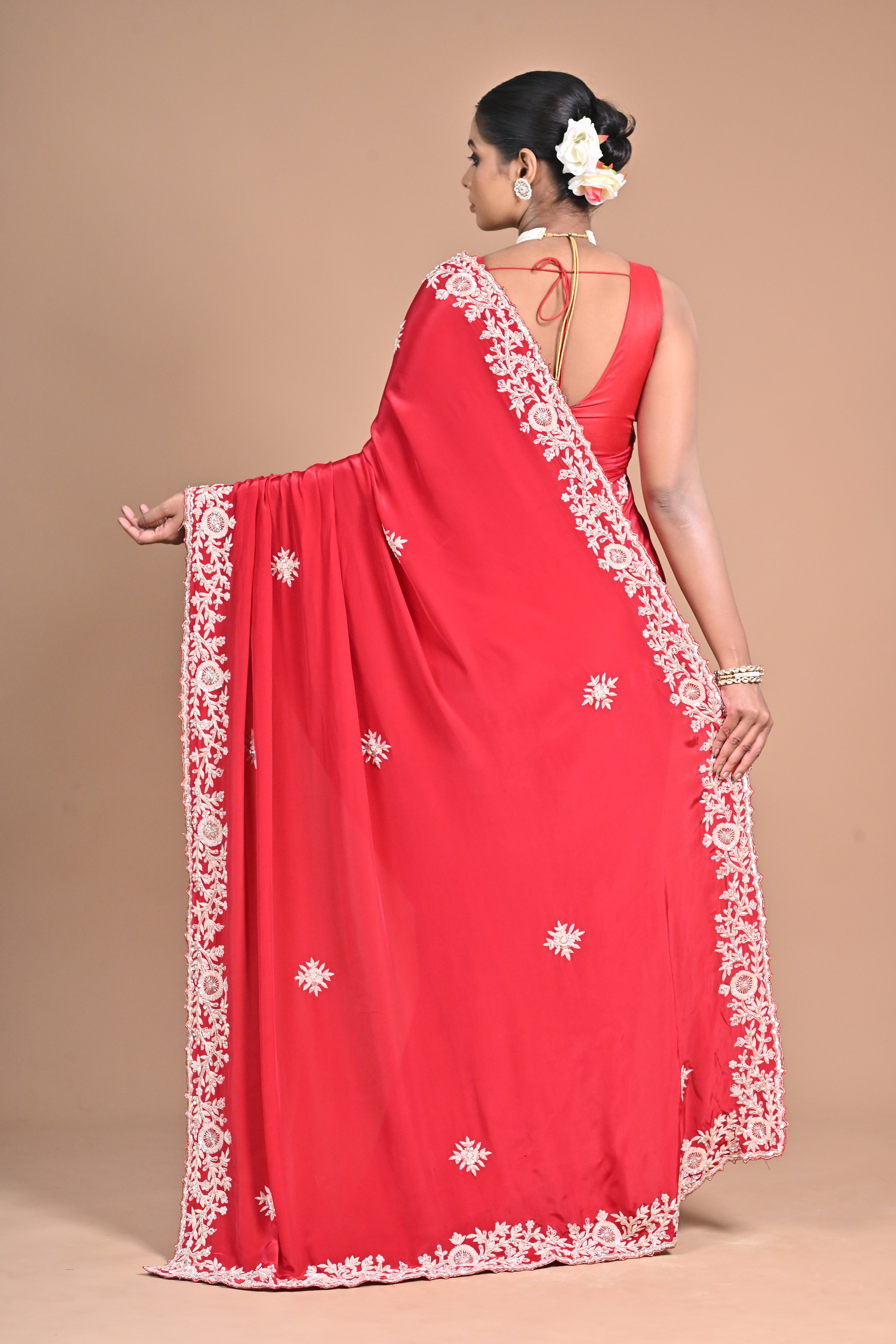 Hoa Silk Saree with Heavy Embroidery Blouse – Elegance That Speaks Louder Than Words