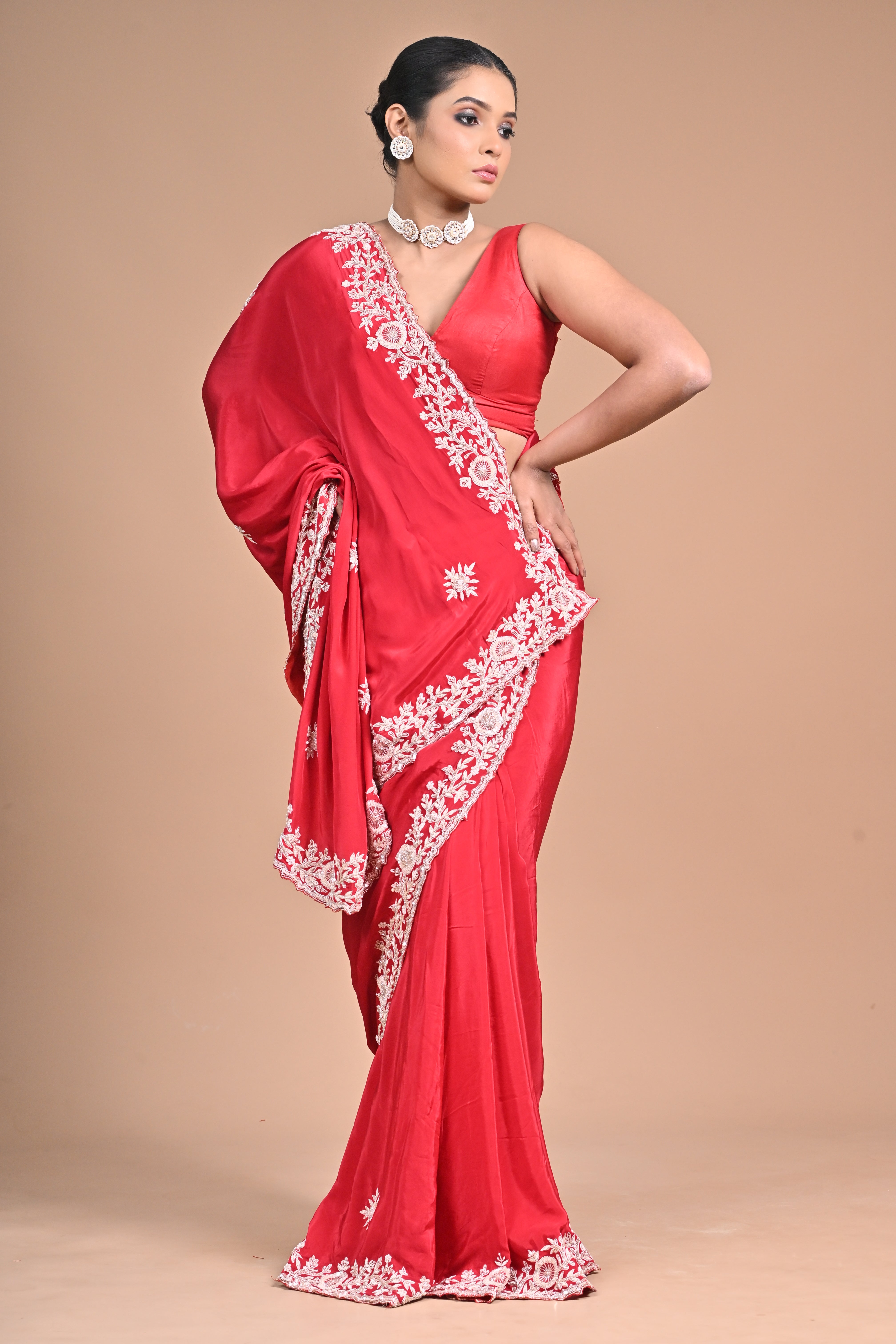 Hoa Silk Saree with Heavy Embroidery Blouse – Elegance That Speaks Louder Than Words