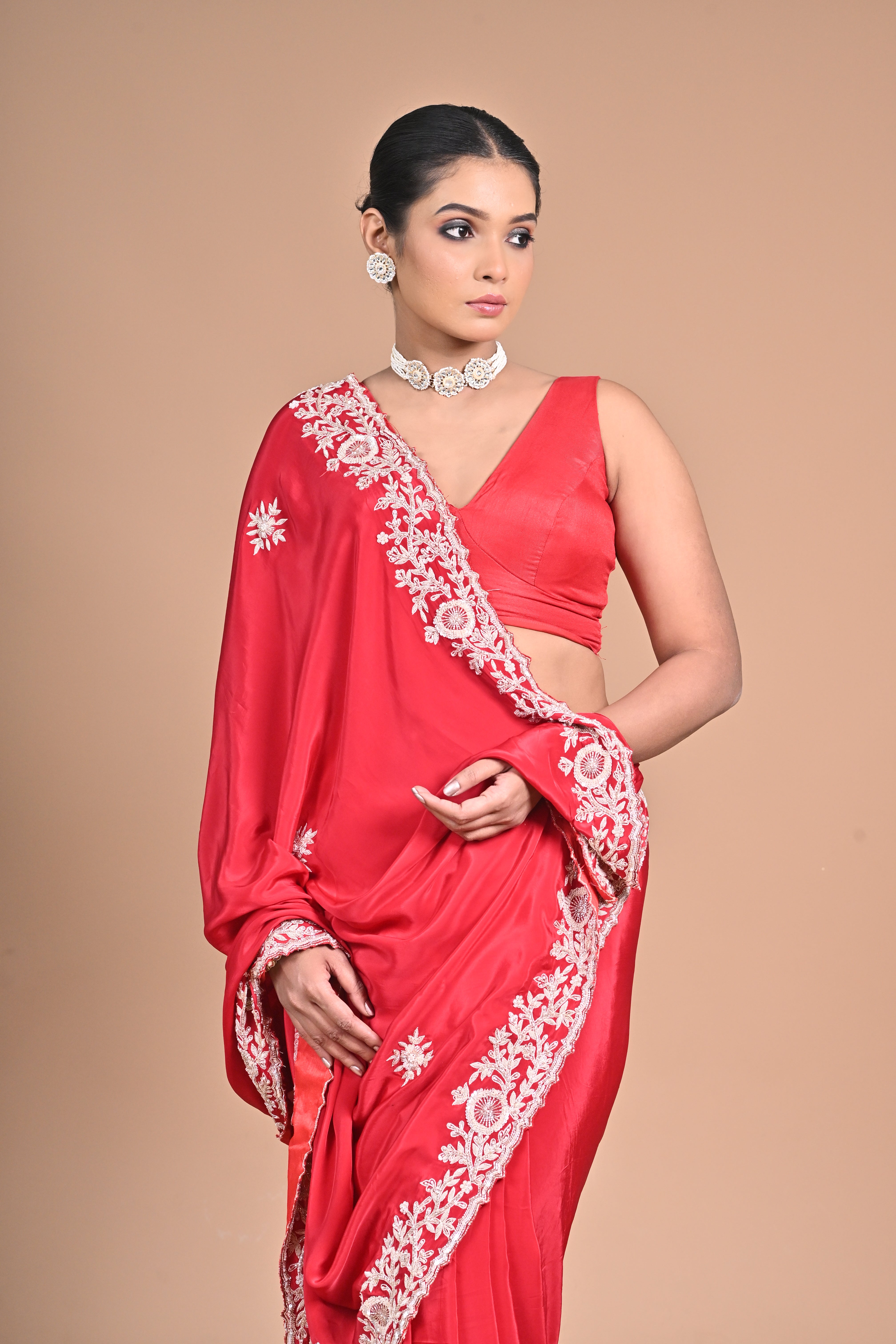 Hoa Silk Saree with Heavy Embroidery Blouse – Elegance That Speaks Louder Than Words