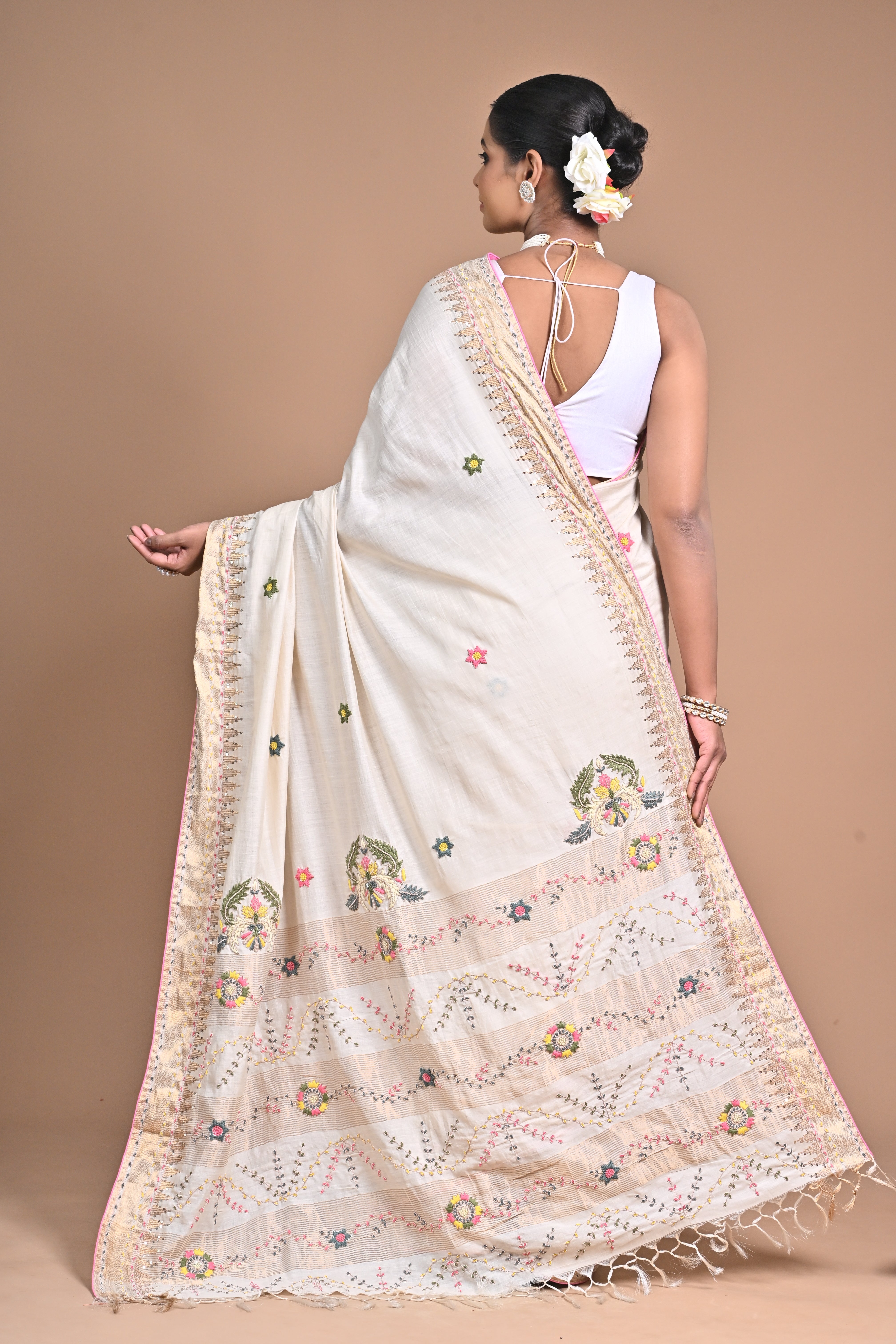 “Heritage Bloom” – Handwoven Off-White Saree with Floral Embroidery