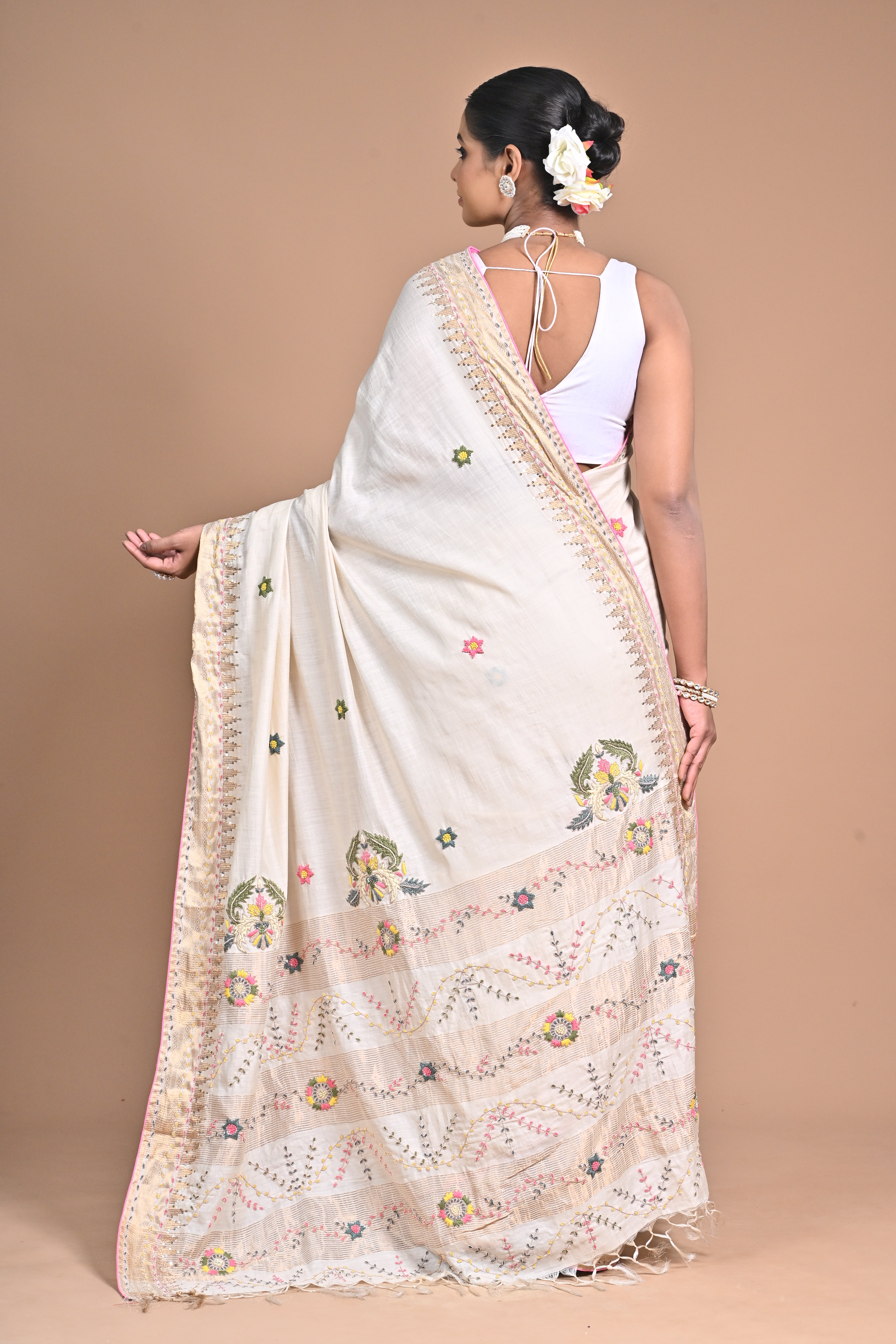 “Heritage Bloom” – Handwoven Off-White Saree with Floral Embroidery